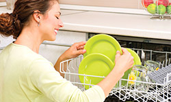 Arisztokrata találmány konyháinkban: a mosogatógép